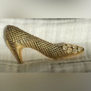 Vintage gold colored high heeled shoe brooch with rhinestones.